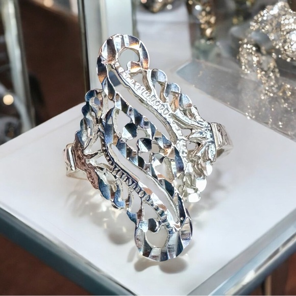 Sterling Silver Diamond Cut Filigree Ring (7.5) - Picture 4 of 10